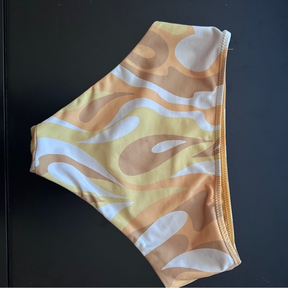 Seea Reversible Bikini Set - Picture 5 of 9